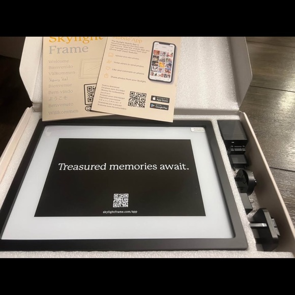 NEW Skylight Touch Screen Digital Photo Frame – WiFi 10” - Picture 1 of 5